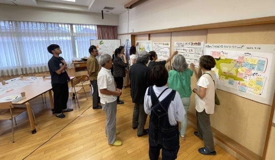 広場について桜の画像