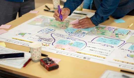 広場について石碑の画像